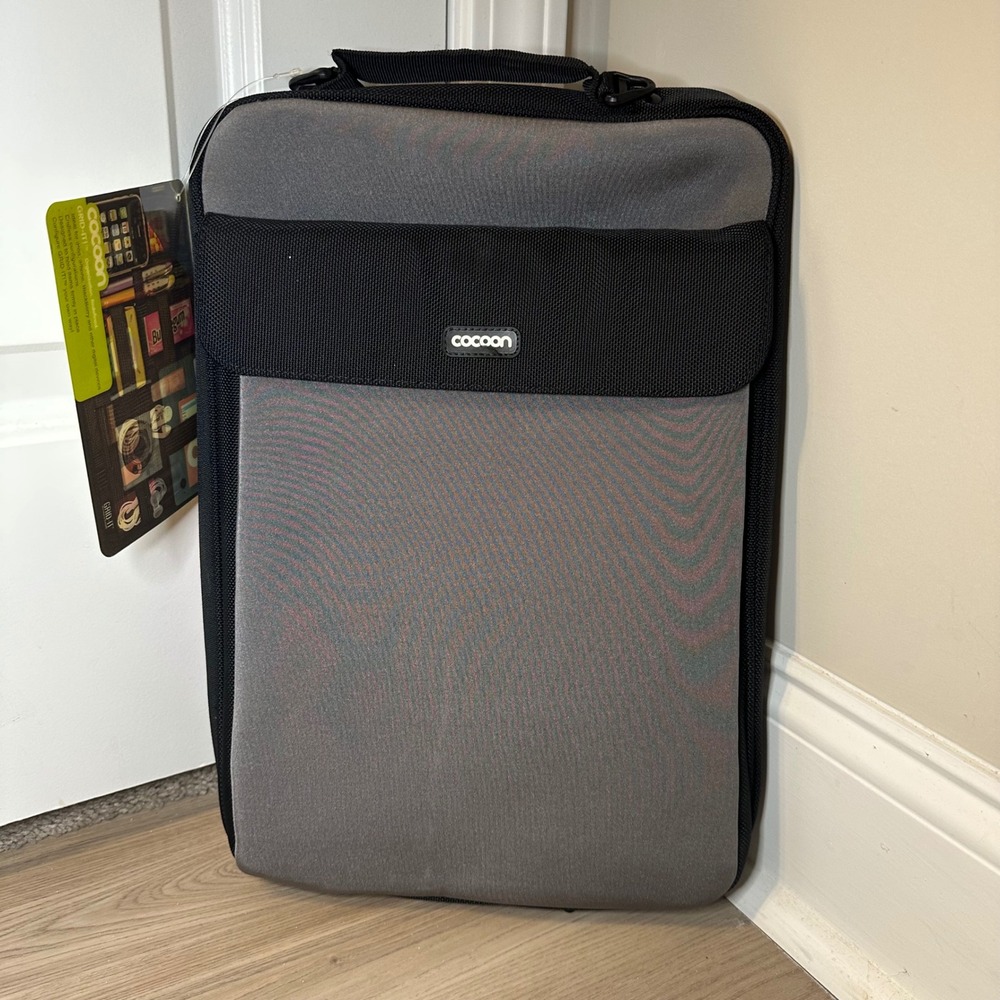 Cocoon Nolita II 16" Neoprene Laptop Sleeve in City Gray NWT‎